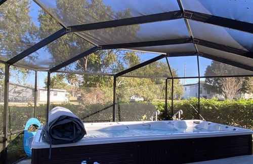 The Villages Casa | Beautiful 3/2 Dog-Friendly Golf Course Home w/ Pool & Close to EVERYTHING!