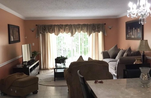 Lauderhill Casa | Beautiful 3/2 Townhouse