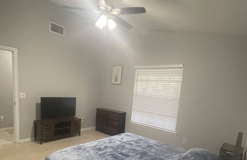 Florida Ridge Casa | Beautiful 3/2 with screen-in porch 10 minutes away from the beach.