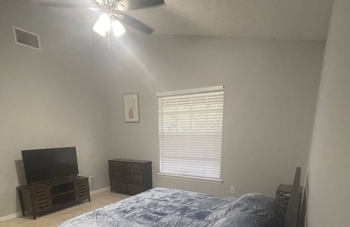 Florida Ridge Casa | Beautiful 3/2 with screen-in porch 10 minutes away from the beach.