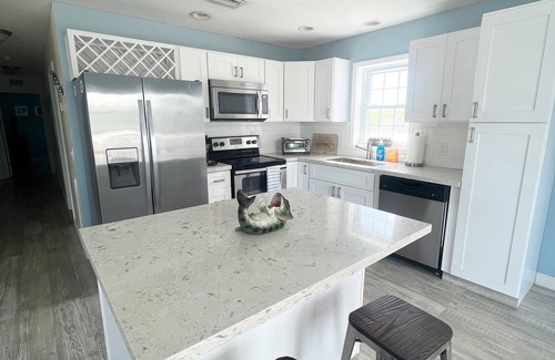 Key Largo Village Casa | Hermoso 3/2 recientemente renovado en Canal * Playa privada * Acceso al mar
