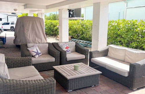 Key Largo Village Casa | Hermoso 3/2 recientemente renovado en Canal * Playa privada * Acceso al mar
