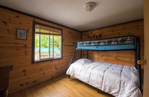 Minden Hills Casa | Beautiful 3 Bdrm + Bunkie Waterfront Cottage Near Gull Lake