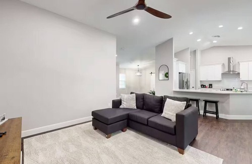 Brooksville Casa | Beautiful 3-bdrm in WEEKI WACHEE! Close to beaches, hospitals, golf & SPLASH PAD