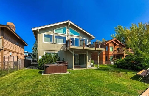 Tahoe Keys Casa | Beautiful 3-Bedroom House in South Lake Tahoe with AC & Lake Access
