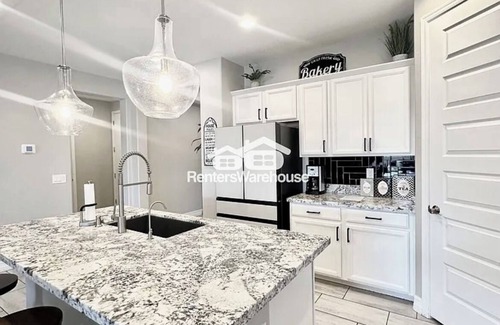 Tolleson Casa | Beautiful 3 bed 3 bath house in awesome community w/ Mountain Views & much more