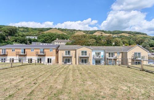 Ventnor Apartamento | Beautiful 3 Bed Apartment In Bonchurch - Nr Ventnor - Large Outside Terrace & Parking - Dog Friendly - The Perfect Choice For Couples, Friends, Families - 5 Mins To Beach - 15