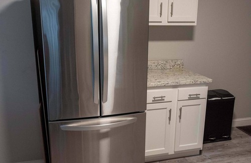 Central Northside Apartamento | Beautiful 3-Bed w/ Parking Near AGH & Stadiums