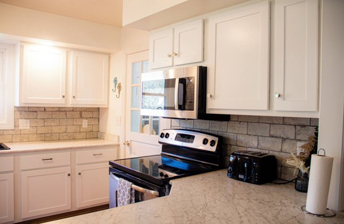 Campbellsville Casa | Beautiful 3 Bedroom 2 Bathroom House!