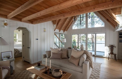 Lake Arrowhead Cabaña | Beautiful 3-bedroom newly renovated Lake Front Home Lake Arrowhead all amenities