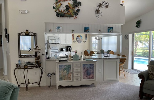 Port Charlotte Casa | Hermosa casa de 3 dormitorios con lanai y piscina climatizada!, en el suroeste de Florida