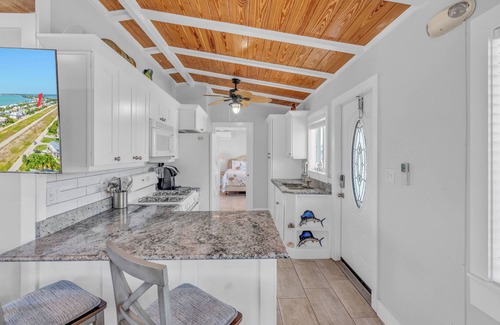 Summerland Key Casa | Beautiful 3 Bedroom Canal Front Home Located On A Private Airstrip