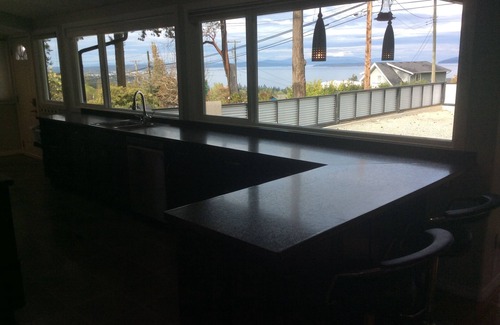 Sidney Casa | Beautiful 3 Bedroom 2 Bath House