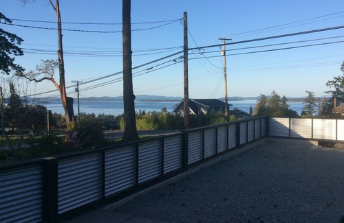 Sidney Casa | Beautiful 3 Bedroom 2 Bath House