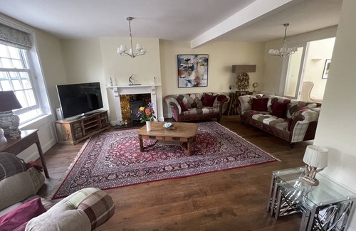 West Runton Casa | Beautiful 3 Bedroom House tucked away Sleeping 6