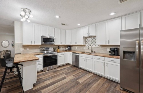 Bridge City Casa | Beautiful 3 bedroom 2 1/2 bath in Bridge city