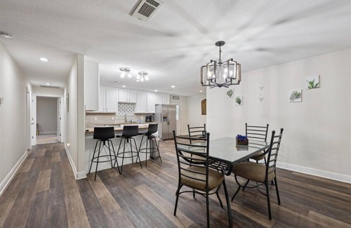 Bridge City Casa | Beautiful 3 bedroom 2 1/2 bath in Bridge city