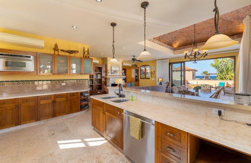 Nopolo Casa | Beautiful 3 bedroom & 3 1/2 bathroom custom Home. Amazing Ocean View