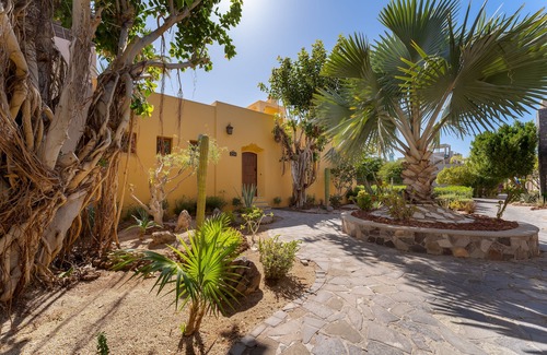 Nopolo Casa | Beautiful 3 bedroom & 3 1/2 bathroom custom Home. Amazing Ocean View