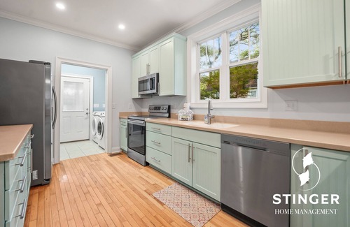 Beaufort Casa | Beautiful 3 bedroom 3 bath home close to downtown and the Spanish Moss Trail.