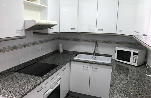 Calafell Apartamento | Hermosa casa de 3 dormitorios con piscina y vistas 50m de la playa en el mar
