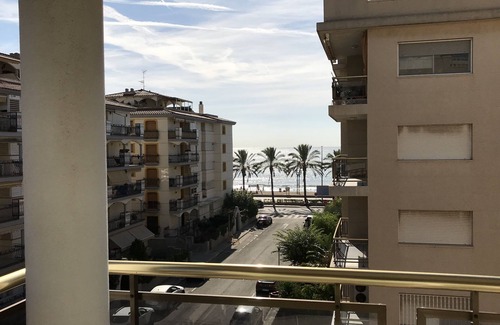 Calafell Apartamento | Hermosa casa de 3 dormitorios con piscina y vistas 50m de la playa en el mar