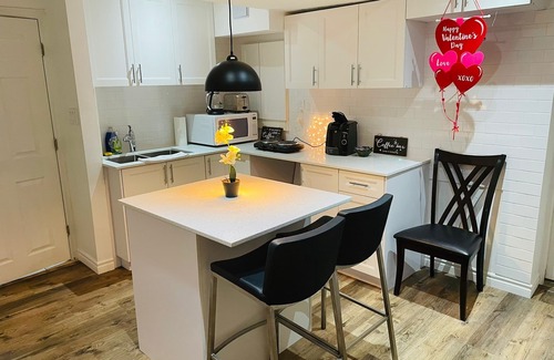 Angus Casa | Beautiful 3 Bedroom Basement Apartment