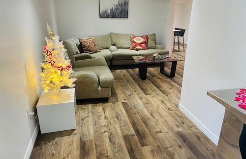 Angus Casa | Beautiful 3 Bedroom Basement Apartment