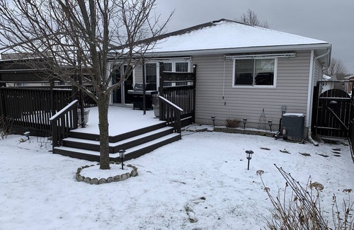 Kingston Casa | Beautiful 3-Bedroom Bungalow in Downtown Kingston- 5 Minutes from Lake Ontario