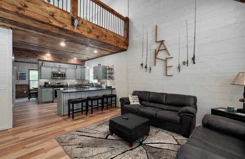 Umber View Heights Cabina | Beautiful 3 bedroom cabin in the woods close to the lake