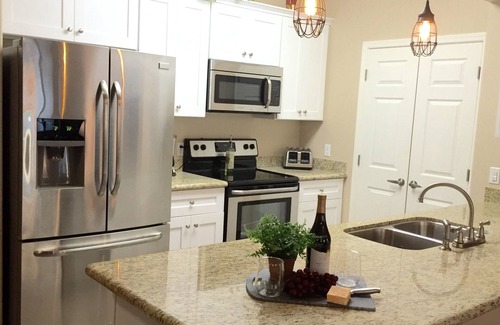 Parkwood Ranch Condominio | Hermoso condominio de 3 dormitorios a pocos pasos de la piscina y la bañera de hidromasaje.
