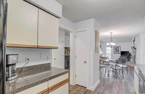 Northeast Raleigh Casa | Beautiful 3-bedroom Furnished Town house close to restaurants and Airport