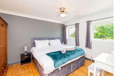 Eight Ash Green Casa | Beautiful 3 Bedroom Home with Parking & Garden