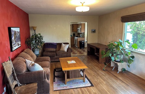 Redmond Casa | Beautiful 3-bedroom home in Redmond. Family friendly, walk to downtown!