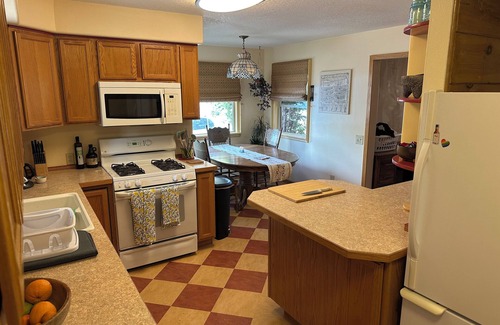 Redmond Casa | Beautiful 3-bedroom home in Redmond. Family friendly, walk to downtown!