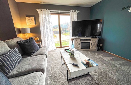 Omaha Casa | Beautiful 3 Bedroom Home with Hot Tub and Game Room