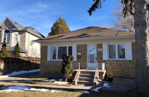 Newtonbrook Casa | Beautiful 3 Bedroom House in Toronto + Free Parking