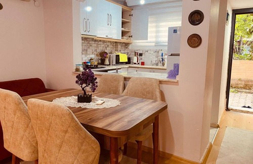 Kusadasi City Centre Casa | Beautiful 3-bedroom House With Sea View and Garden