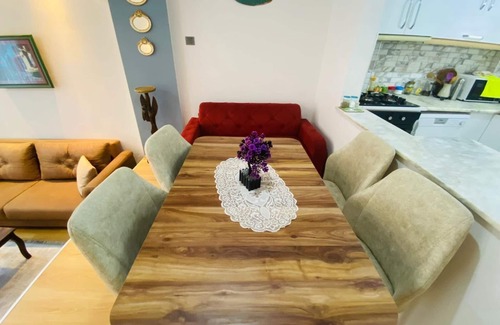 Kusadasi City Centre Casa | Beautiful 3-bedroom House With Sea View and Garden