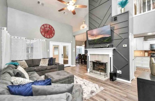 Barker Casa | Beautiful 3-bedroom Patio Home in Houston w/ WiFi, AC near Champions Golf course