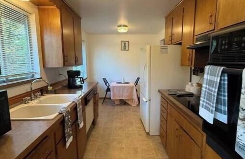 Seattle Metro Area Casa | Beautiful 3 Bedroom Shoreline Guesthouse