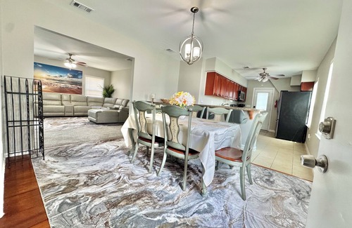 Ocean Gate Apartamento | Beautiful 3 Bedroom, 1 Bath, 2nd Floor, 2 blocks from Ocean Gate Beach