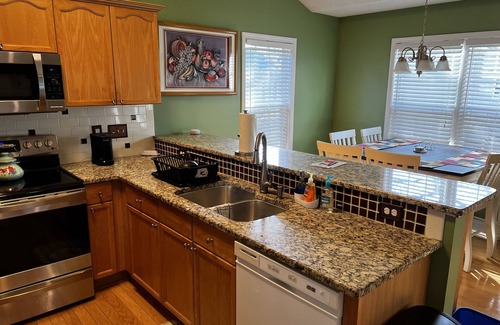 Myrtle Grove Casa | Beautiful 3 bedroom home near Carolina Beach
