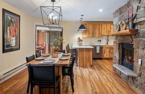 Old Town Condominio | Beautiful 3 bedroom, pet friendly, magnificent river views, walk to WP resort