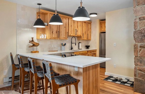 Old Town Condominio | Beautiful 3 bedroom, pet friendly, magnificent river views, walk to WP resort