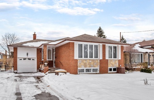 Victoria Village Casa | Beautiful 3 bedrooms facing library and school