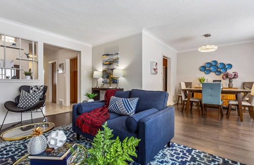 Victoria Village Casa | Beautiful 3 bedrooms facing library and school