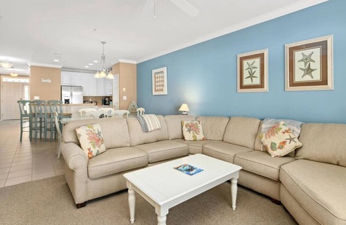 Sunset Island Condominio | Beautiful 3 BR 2 BA Unit in Amenity Filled Sunset Island