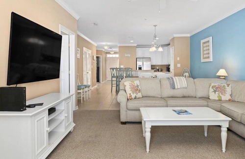 Sunset Island Condominio | Beautiful 3 BR 2 BA Unit in Amenity Filled Sunset Island
