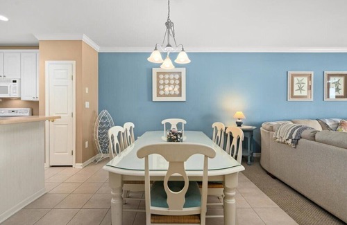 Sunset Island Condominio | Beautiful 3 BR 2 BA Unit in Amenity Filled Sunset Island